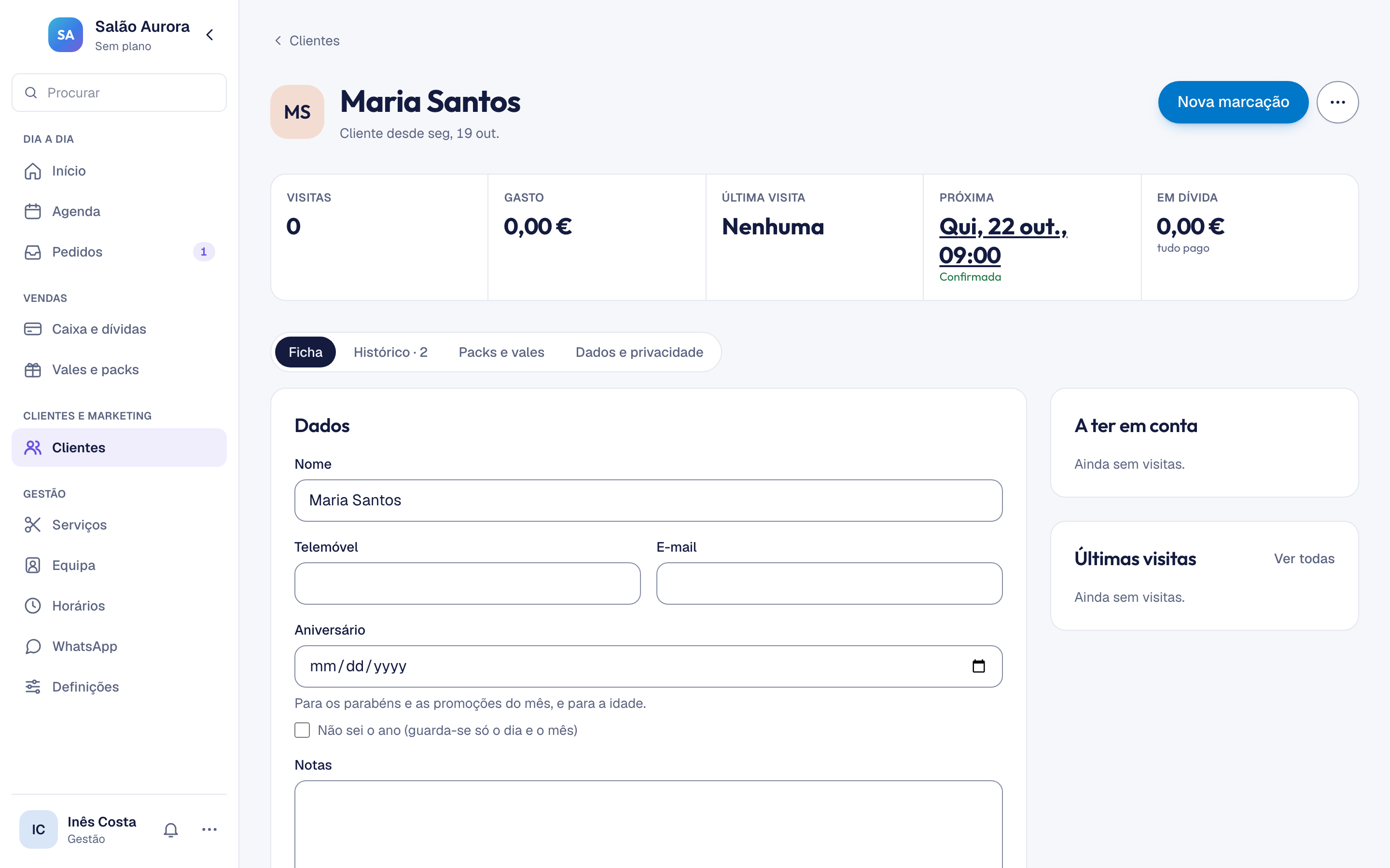 A ficha de uma cliente, com o histórico de visitas
