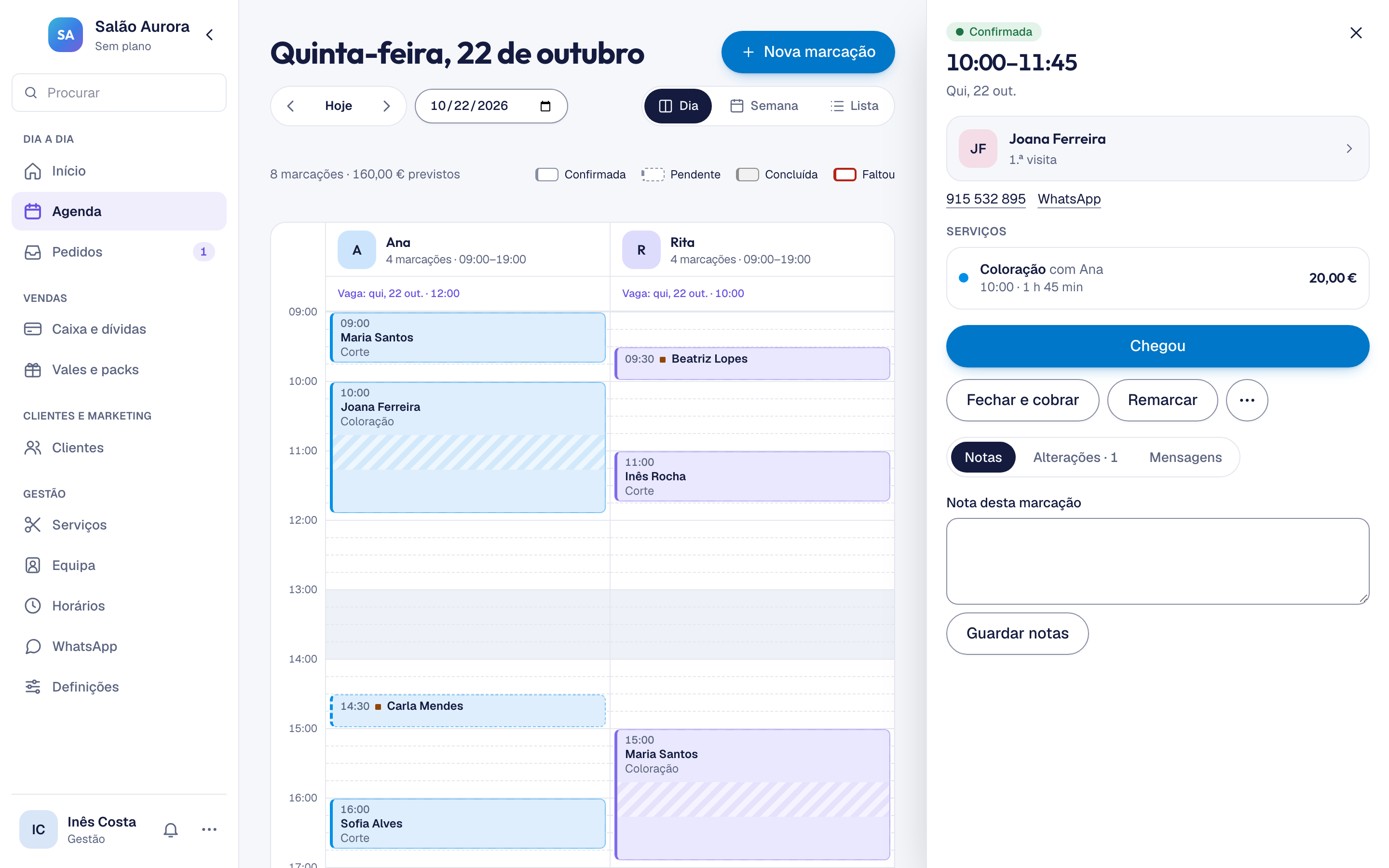 A agenda com o painel de uma marcação aberto ao lado